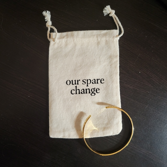 Gold Etched Floral Bracelet 18k Gold Plated - Picture 6 of 6